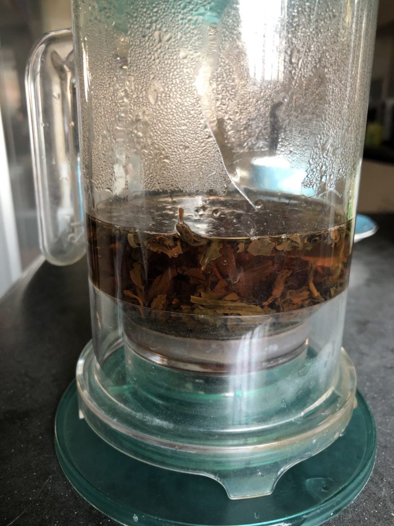 https://eustaciatan.com/wp-content/uploads/2020/09/Santomi-Tea-Brewing-768x1024.jpg
